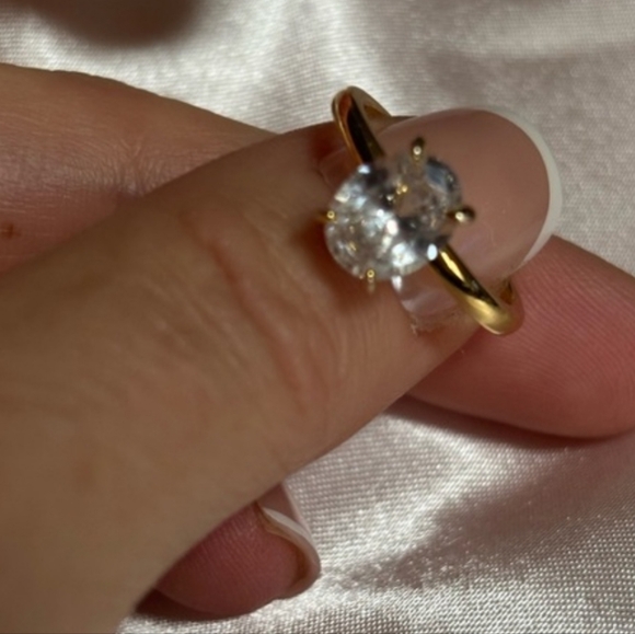 QVC Stunning 1.5 kt Diamonique Solitare Gold over 925 Silver Ring size 6 - Picture 9 of 14
